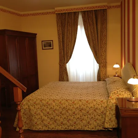 斯皮纳里酒店 梅纳焦