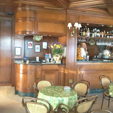 斯皮纳里酒店 3* 梅纳焦